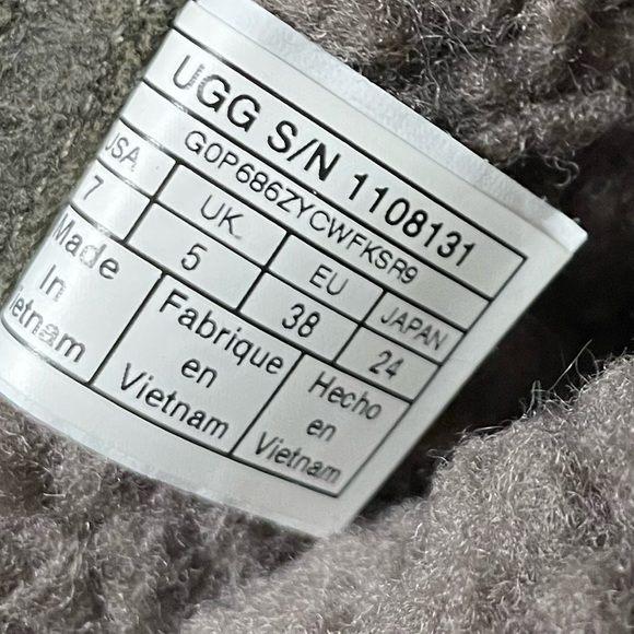 UGG Blayre Boot IV in excellent Condition us size 7 metallic Combat green - Picture 6 of 14